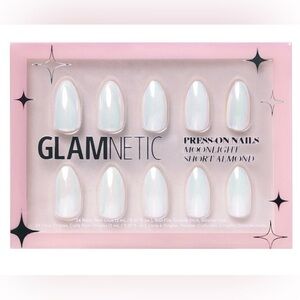 MOONLIGHT Short Almond Press On Nails Glamnetic